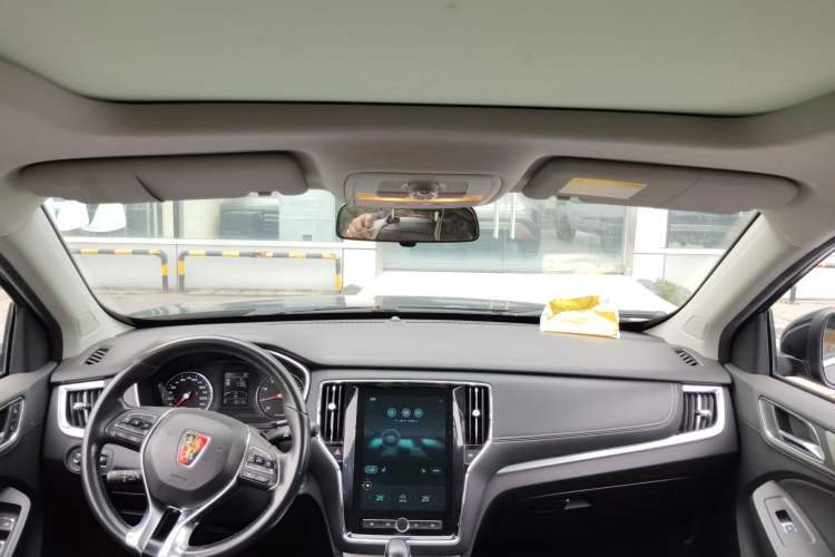 Used Roewe RX5 2018 20T Two-Wheel Drive Automatic Internet Smart Edition Headliner