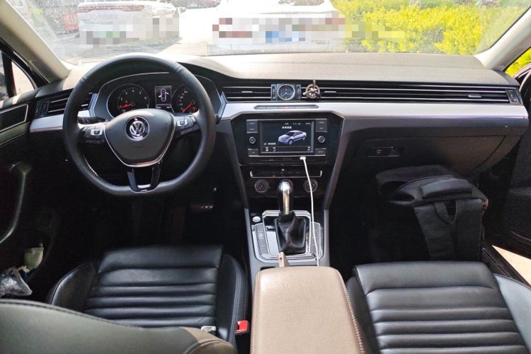 Used Volkswagen Magotan 2019 280TSI DSG Leading Model China VI Standard Center Console