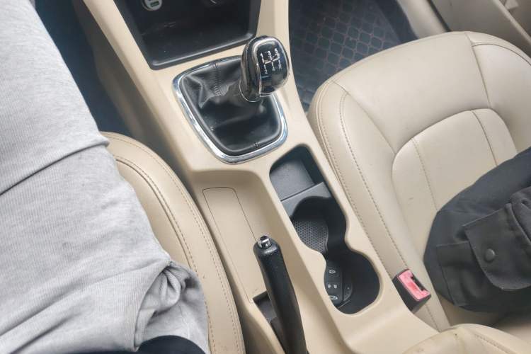 Used Chery Arrizo 7 2013 1.6L Manual ZhiShang Edition Gear Lever