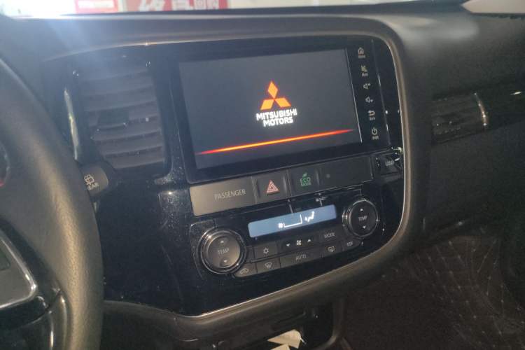 Used Mitsubishi Outlander 2020 2.0L Two-Wheel Drive Enjoyment Version 5 Seats Audio And AC Panel