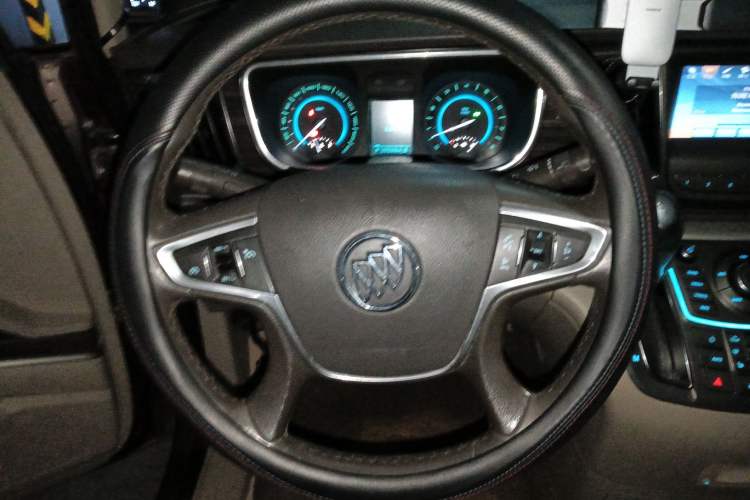 Used Buick GL8 2013 3.0L GT Luxury Business Haoya Edition
