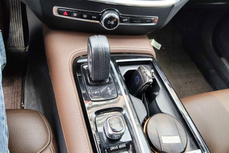 Used Volvo S60 New Energy 2020 T8 e-Drive Hybrid All-Wheel Drive Smart Luxury Edition Gear Lever