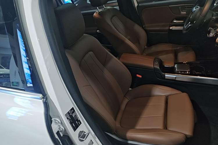 Used Mercedes-Benz GLB 2021 GLB 200 Fashion Model Right Front Seat