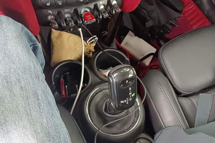 Used MINI 2019 1.5T COOPER CABRIO Temptation Edition Gear Lever
