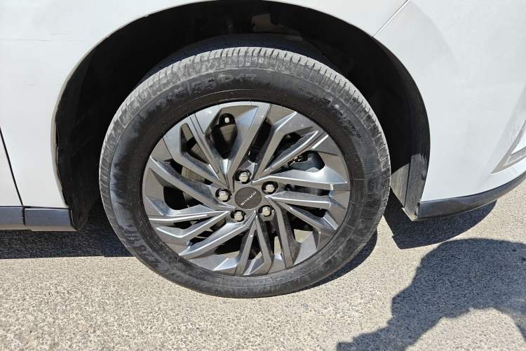 Used SAIC MAXUS G50 2023 PLUS 1.5T Automatic Cruise Version Right Front Wheel Hub