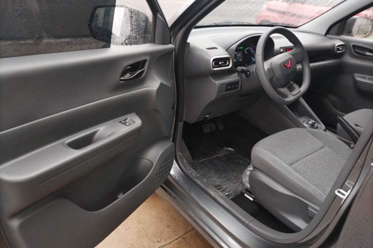 Used Wuling Hongguang New Energy 2024 All-Electric Model 300KM Practical Version
