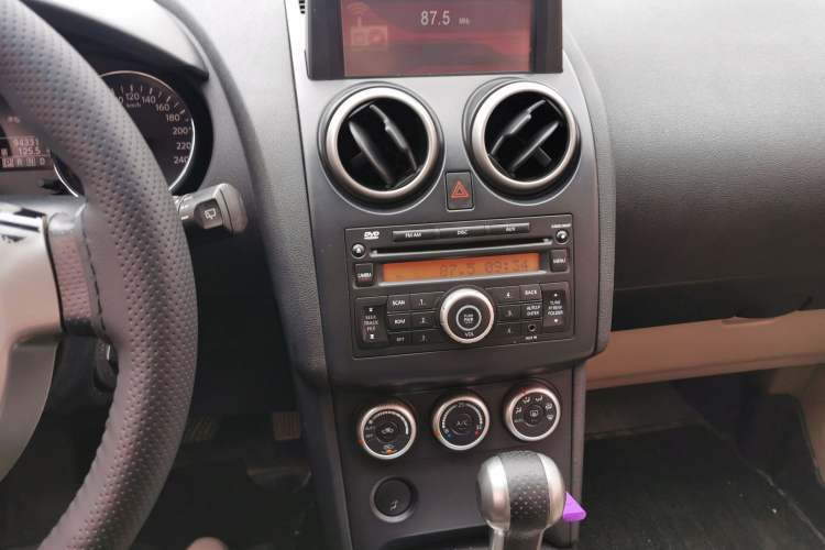 Used Nissan Qashqai 2011 2.0 XV Lea CVT 2WD Audio And AC Panel