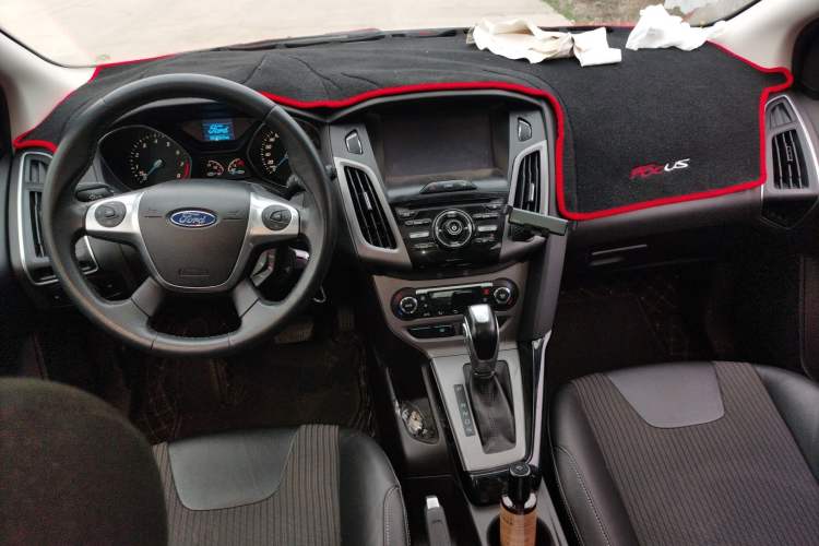 Used Ford Focus 2012 Hatchback 1.6L Automatic Fashion Edition
