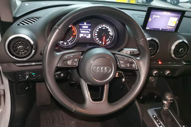 Used Audi A3 2020 Limousine 35 TFSI Fashion Edition China VI Emission Standard Steering Wheel