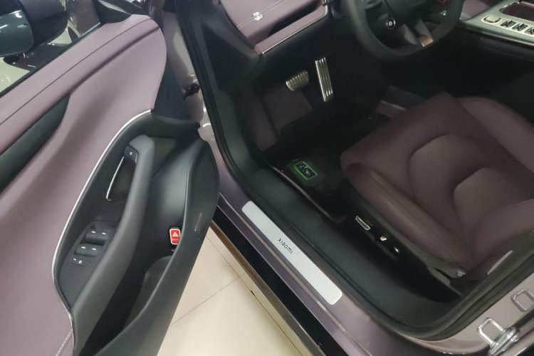 Used Xiaomi Auto SU7 2024 Four-Wheel Drive Ultra-Long Range Advanced Intelligent Driving Max Edition