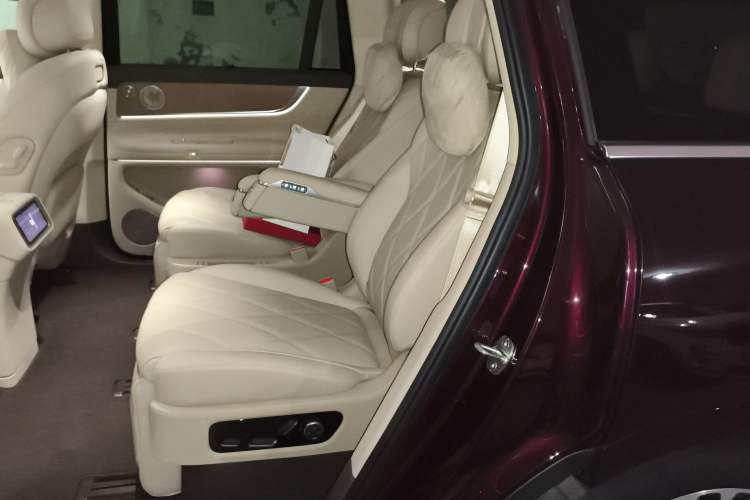 Used Hima AITO M9 2025 Extended-Range Ultra Version 52 kWh 6-Seater Left Rear Seat