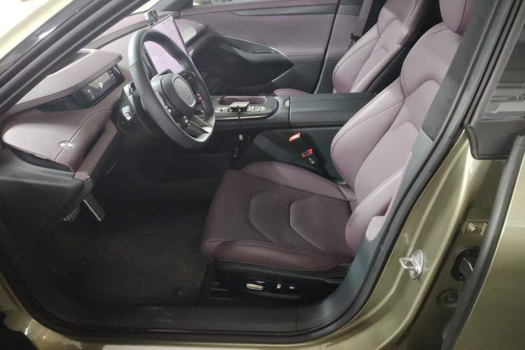 Used Xiaomi Auto SU7 2024 Four-Wheel Drive Ultra-Long Range Advanced Intelligent Driving Max Edition
