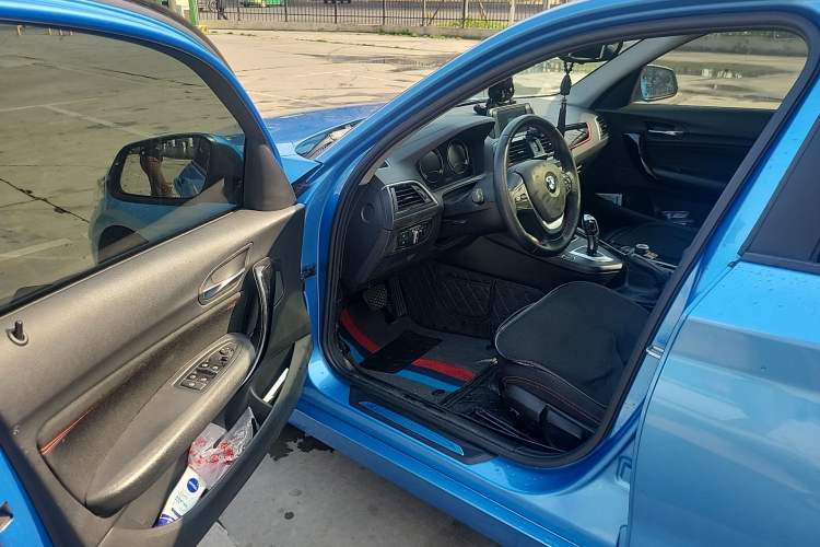 Used BMW 1 Series 2018 118i Sport Design Package Driver Seat