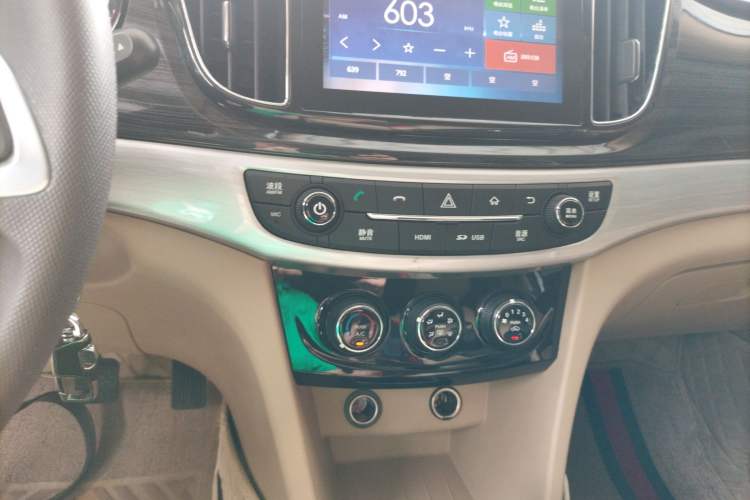 Used Baojun 730 2016 1.5L Manual Comfort Version 7 Seats China V Emission Standard Audio And AC Panel