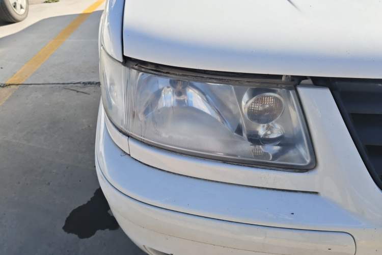 Used Volkswagen Jetta 2005 CIF Comfort Model Right Front Headlight