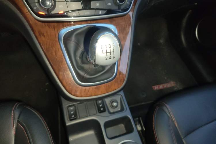 Used Haval H6 2015 Revised Version Sport Edition 1.5T Manual Transmission Two-Wheel Drive Elite Grade