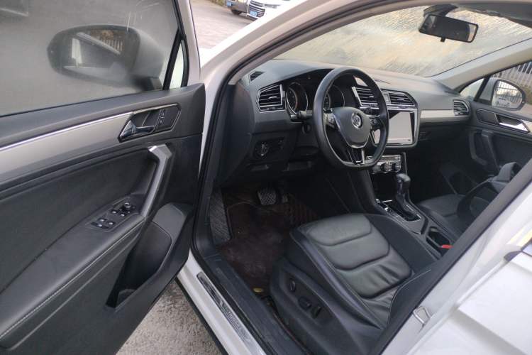 Used Volkswagen Tiguan L 2020 330TSI Automatic Two-Wheel Drive Panoramic Comfort Edition China VI Standard
