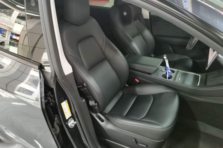 Used Tesla Model Y 2024 Rear-Wheel-Drive Version Right Front Seat