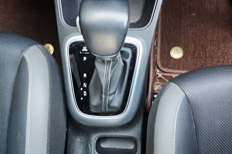 Used Kia kx1 Stonic 2019 1.4L Automatic Fun Edition China VI Gear Lever