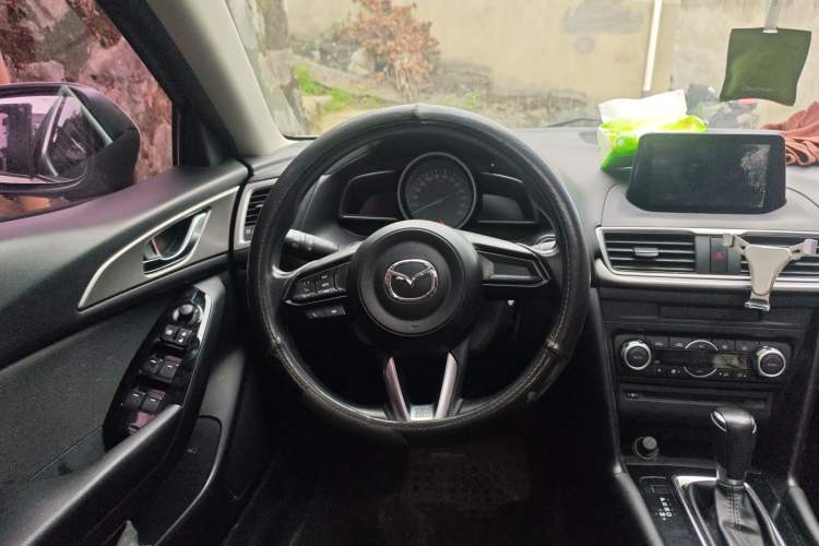 Used Mazda 3 Axela 2017 Sedan 1.5L Automatic Luxury Model China VI Standard
