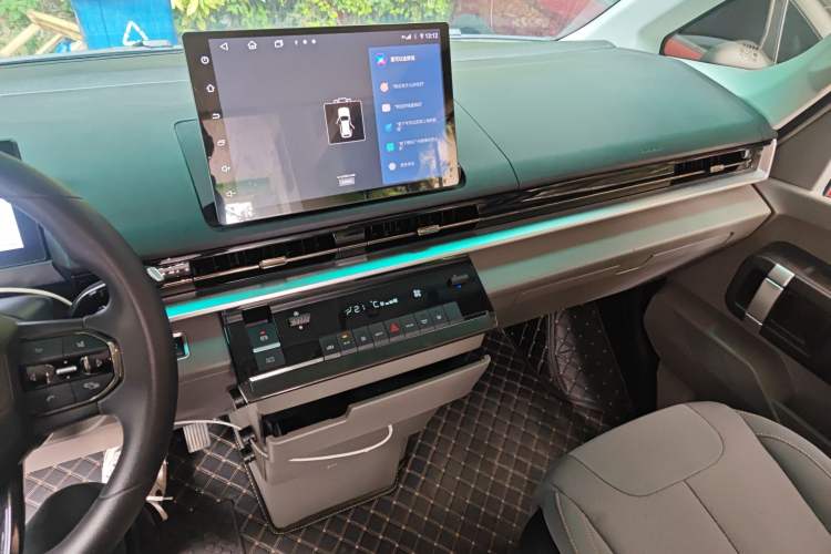 Used Farizon Super VAN 2025 Model, Zhifu Edition, Mid-axle High-roof, 68 kWh, Zhixin Audio And AC Panel