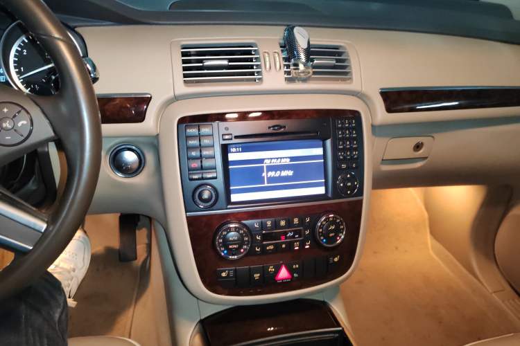 Used Mercedes-Benz R-Class 2011 R 350 L 4MATIC