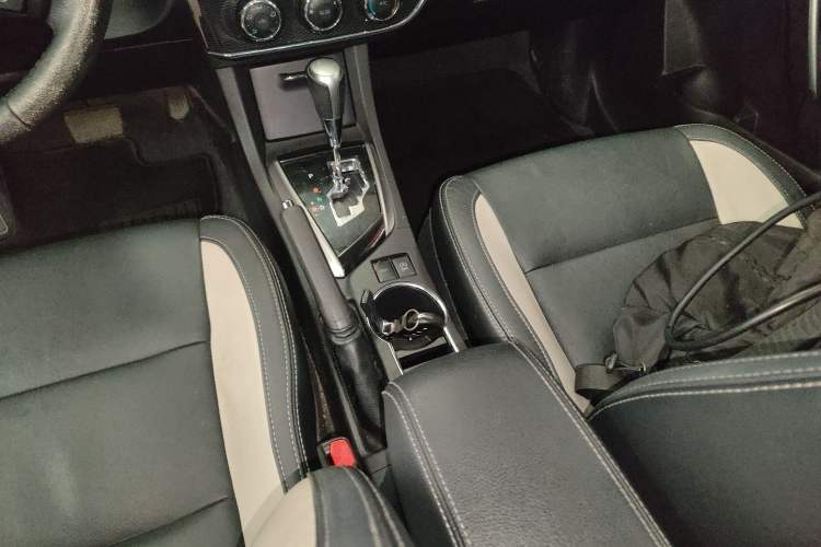 Used Toyota Corolla 2017 1.2T CVT GL-i Leather Edition Gear Lever