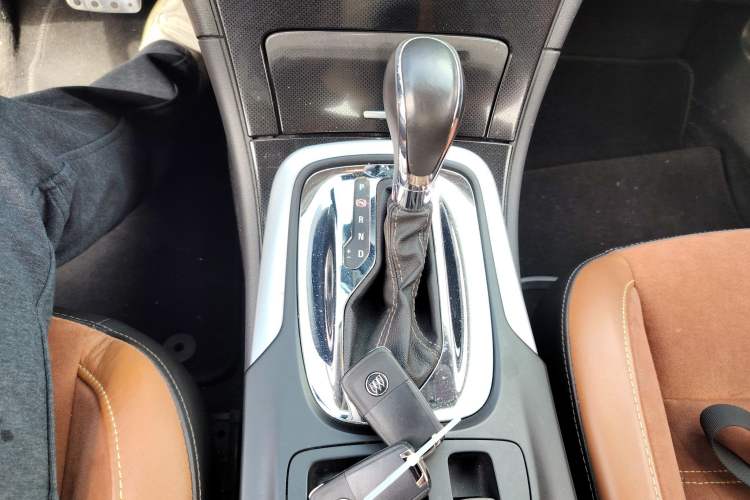 Used Buick Regal 2015 1.6T Elite Tech Model Gear Lever