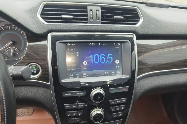 Used Haval H2 2016 Red Label 1.5T Automatic Two-Wheel Drive Elite Model Audio And AC Panel