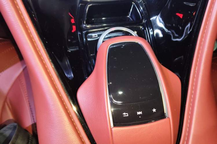 Used AstonMartin DB11 2016 5.2T First Edition
