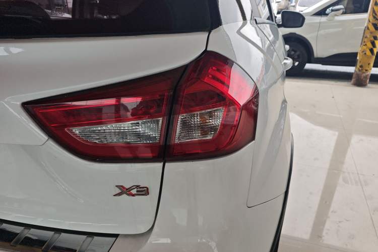 Used Geely Auto Vision X3 2017 1.5L Automatic Luxury Model Right Rear Taillight