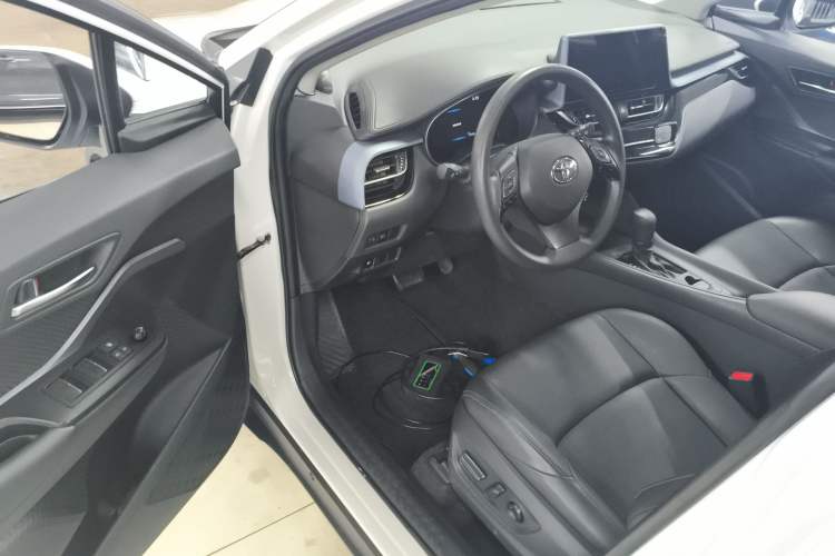 Used Toyota IZOA 2023 2.0L Enjoy Edition
