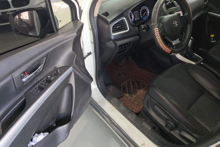 Used Suzuki S-Cross 2014 1.6L CVT Two-Wheel Drive Elite Version
