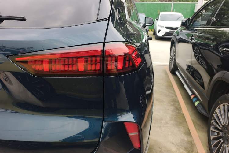 Used Wey Mocha 2021 2.0T Two-Wheel-Drive Ultra-Strong Version Right Rear Taillight