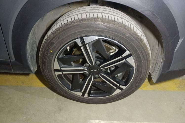 Used Lynk & Co 06 EM-P 2023 EM-P 126 Long-Range Halo Right Front Wheel Hub