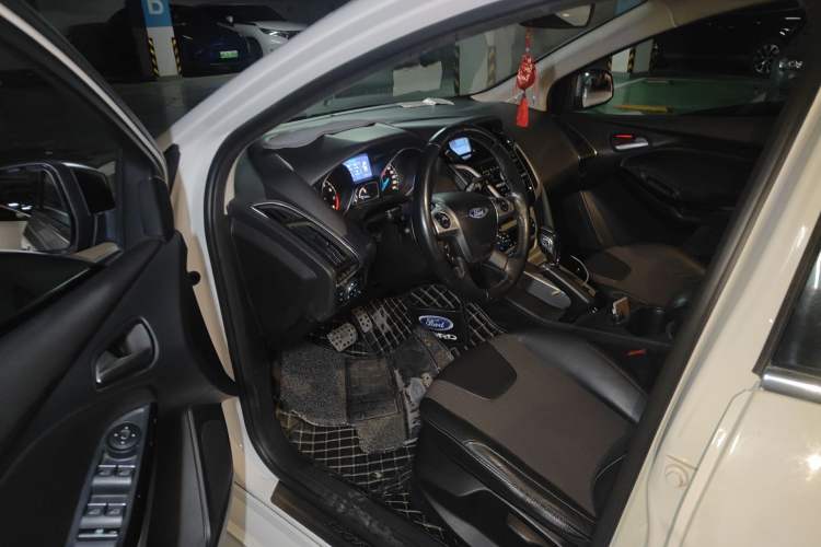 Used Ford Focus 2012 Hatchback 2.0L Automatic Luxury Sport Model Driver Seat