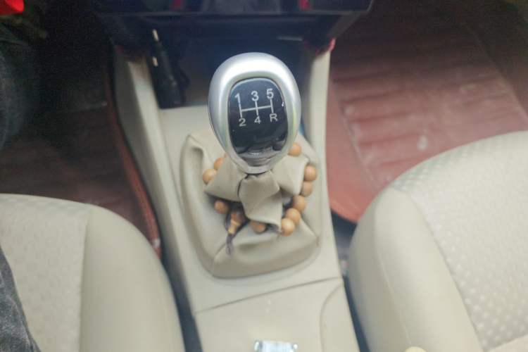 Used Soueast V3 Lingyue 2014 1.5L Manual Smart Edition Gear Lever