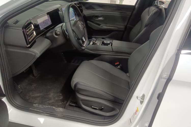 Used BYD Qin L 2025 DM-i Smart Drive 120KM Superior Model