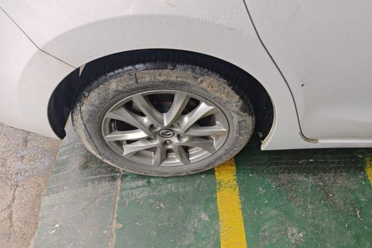 Used Mazda 3 Axela 2016 Sedan 1.5L Automatic Comfort Model
