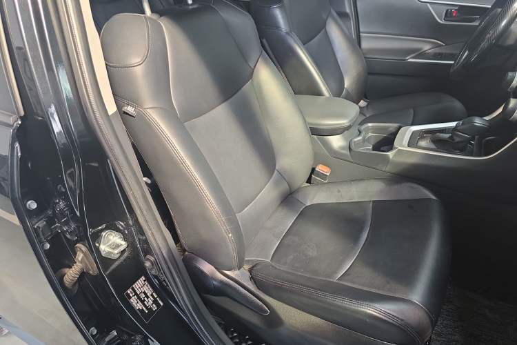 Used Toyota RAV4 2021 2.0L CVT Two-Wheel Drive Urban Edition
