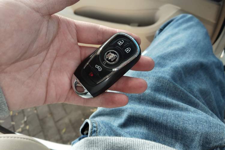 Used Buick GL8 2023 Facelifted Land Cruiser Executive Luxury Version
