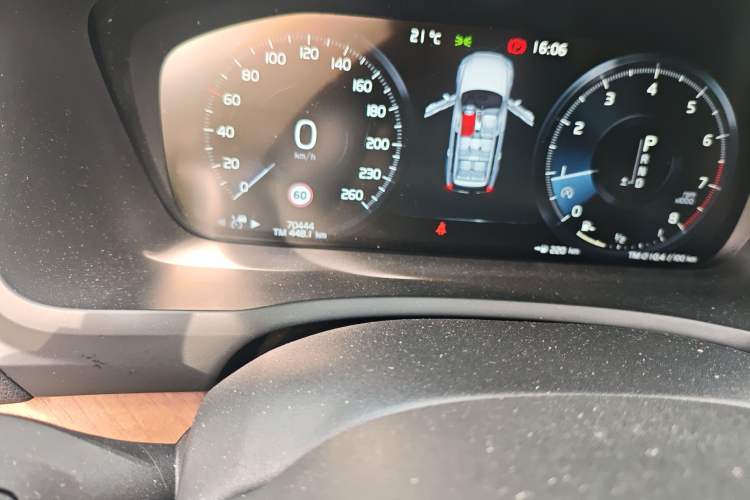 Used Volvo XC90 2019 T6 Zhiyi Edition 7-Seater China V Emission Standard Odometer Close Up