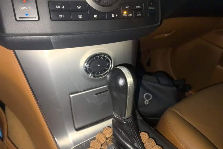 Used Infiniti FX 2007 FX35 Supreme Edition Gear Lever