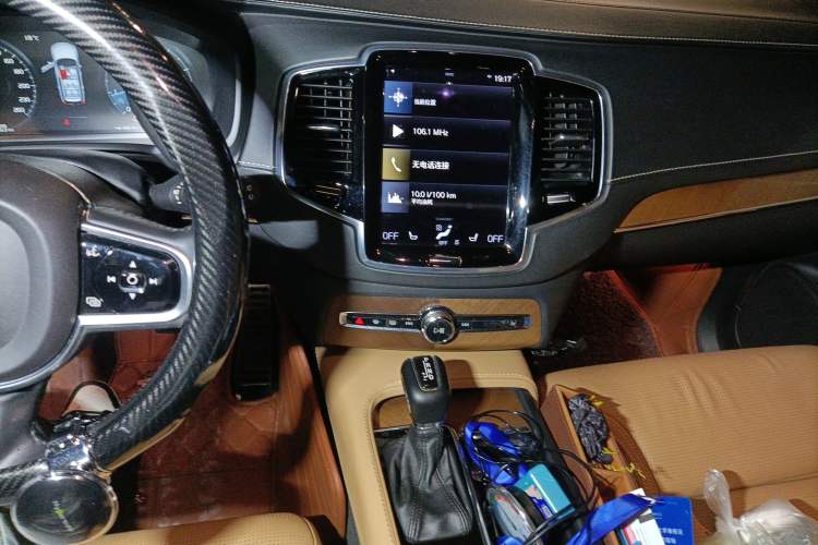 Used Volvo XC90 2017 T6 Prestige 7-Seater Audio And AC Panel