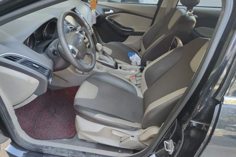 Used Ford Focus 2012 Sedan 1.6L Automatic Fashion Edition
