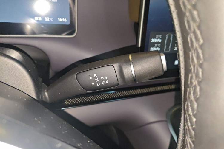 Used Leapmotor C16 2026 All-Electric 630 LiDAR Zhizun Edition 6 Seats Gear Lever