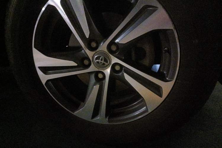 Used Toyota RAV4 2015 2.0L CVT Two-Wheel Drive Fashion Edition