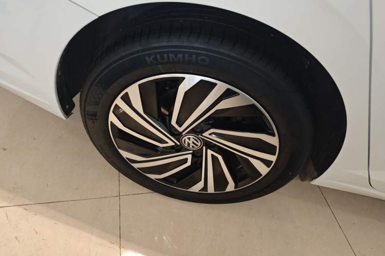 Used Volkswagen Sagitar 2020 280TSI DSG Luxury Version China VI Standard Right Rear Wheel Hub