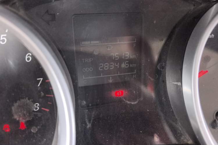 Used Wuling Hongguang 2018 1.5L S Comfort Model L2B Odometer Close Up