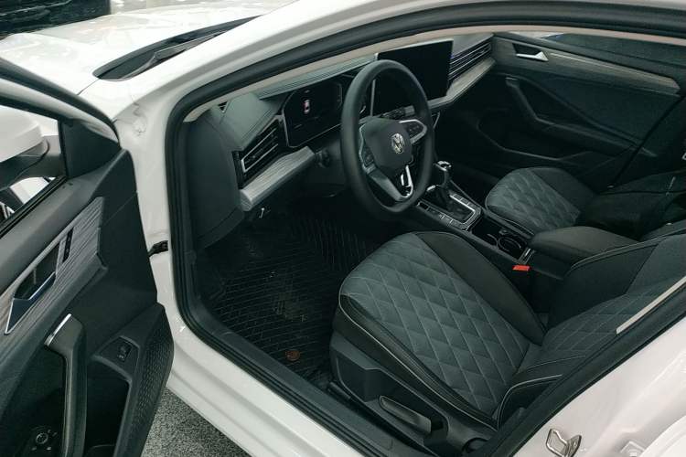 Used Volkswagen Sagitar 2023 300TSI DSG Excellence Edition Left Front Seat